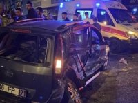 Bursa'da Ters Yöne Giren Otomobil Dehşet Saçtı: 7 Yaralı