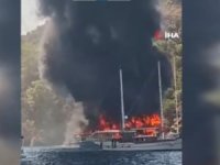 Gezi teknesi alev aldı: 115 kişi suya atladı!