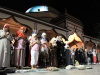 Emir Sultan'da ilk teravih ve sahur heyecanı