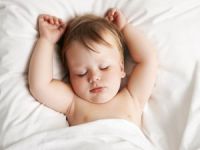 Bebekler sırtüstü yatırılarak uyutulmalı