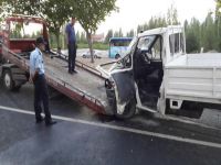 Halk otobüsü ile kamyonet çarpıştı: 15 yaralı