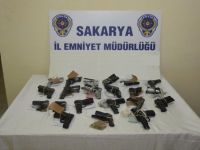 Sakarya'da polisin yaptığı denetimlerde 58 silah ele geçirildi