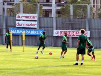 Timsah Aslana bileniyor