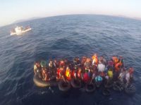 Ege Denizini şişme simit lastiklerle geçmeye çalıştılar