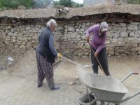 Belediye sokak temizlik işlerinde kadınları istihdam etmeye başladı