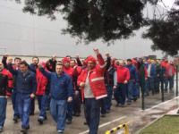 12 fabrikada grev başladı