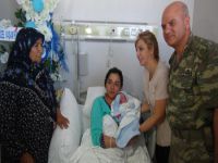 Şehidin eşi doğum yaptı