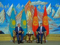 Atambayev: İki kardeş halk arasında sınırlar olmamalı