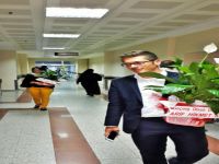 Çat Belediye Başkanı'ndan hastalara çiçek jesti