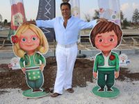 Flamenko müziğin ustası Chico, EXPO’ya ağaç dikti