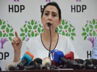 "Siyasi bir tiyatro sergileniyor"