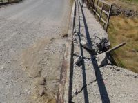 Tatvan'da yapılan roketatarlı saldırıda evler ve araçlar zarar gördü