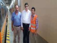 Görme engelli gazeteci hayalini gerçekleştirerek metro sürdü