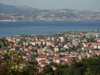 Gölcük'te bazı binalar hala büyük tehlike arzediyor