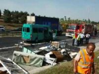 TEM'de minibüs TIR'a arkadan çarptı: 2 ölü