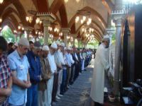 Bursa'da camiler doldu taştı