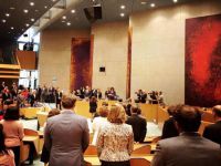 Hollanda Meclisi'nde yemin etti