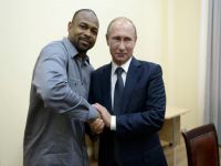Putin'den ABD’li boksör Jones’a Rus pasaportu sözü