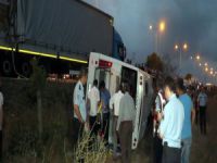 Halk otobüsü TIR'a çarptı: 28 yaralı