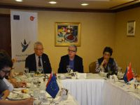 "1990’ları tekrar yaşamaya başladık"