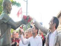 Ali İsmail için karanfilli anma