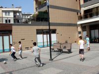 ‘Kentsel dönüşüm evleri’ dökülüyor