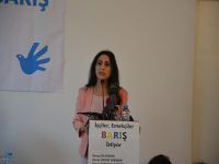 Katleden siyasete karşı yaşatan siyasi çizgiye ihtiyaç var