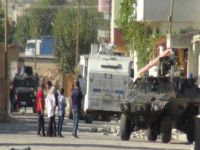 Nusaybin'de hendek kapatan polislere ateş açıldı