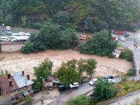 Artvin'de şiddetli yağış hayatı durdurdu