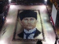 Atatürk portresi...Tam 4 bin kişi