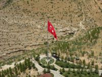 Yıldırım'dan Siirt Eruh'a Dev Türk Bayrağı