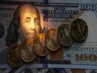 Petrol yüzde 9 arttı, dolar spot piyasada 65 rubleye geriledi