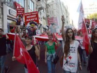 Yarbay Alkan'a destek yürüyüşü yaptı