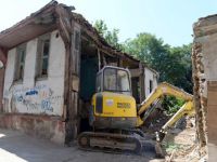 Bursa’daki tarihi metruk yapılar yıkılıyor