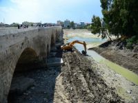 Büyükşehir ekipleri içgölü temizliyor