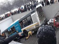 Moskova’da otobüs yayaların arasına daldı!