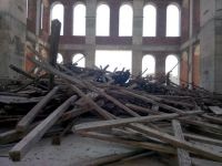 Bursa'da cami iskelesi yıkıldı