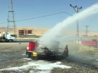 Nusaybin'de asfalt makinesi yandı