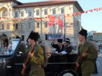 Atatürk'e temsili karşılama