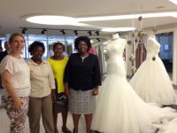 Zimbabweli genç kızlara İzmir gelinliği