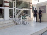 Düzce'de eğitim kurumlarına polis eşliğinde baskın