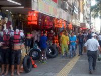 Peynir ekmek gibi can yeleği satılıyor