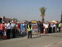 Kıbrıslı Türk ve Rumlar grevde