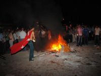 HDP tabelası indirildi, yerine Türk bayrağı asıldı