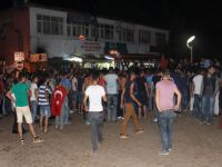 Hopa’ya dışardan gelen bir grup HDP binasına saldırdı