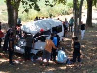 Son dakika...Bursa'da minibüs kaza yaptı