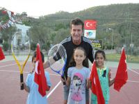 'Birlikte Oynayalım' tenis turnuvası şehitler anısına düzenleniyor