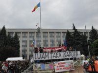 Moldova'da binlerce kişi hükümetin istifasını istedi