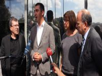 "Baskı altındaki medya kuruluşlarının yanındayız"