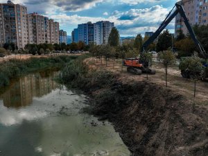Bursa'da sele karşı dereler temizleniyor